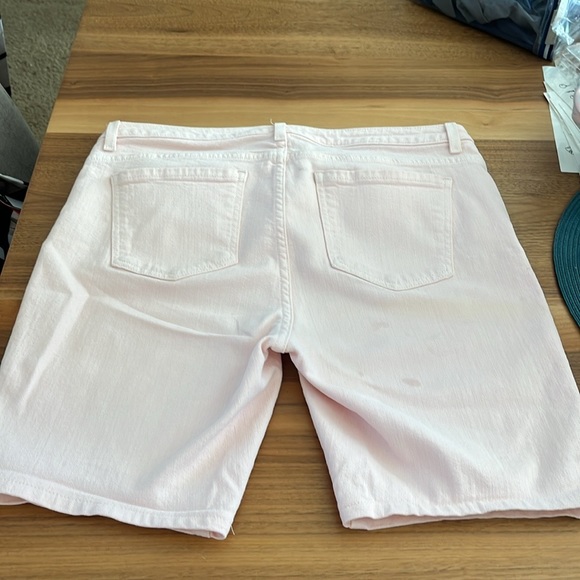 Michael Kors shorts with beanie
Shorts size 8 - Picture 6 of 11